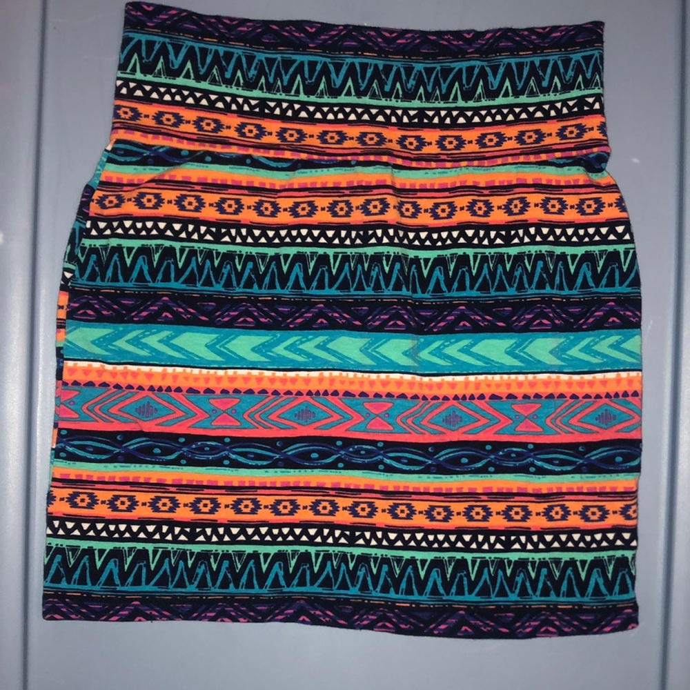 Cute Spring/ Summertime mini skirt. Multi-color Art Deco print.